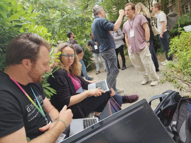 Stephan Heunis collaborates on developing metadata workflows at BrainHack Bordeaux